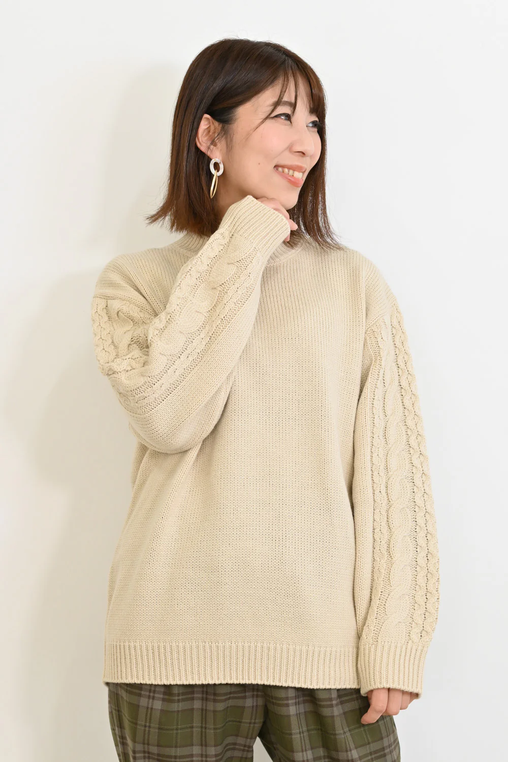 ほっこりカラーの袖ケーブルニット - Image 13
