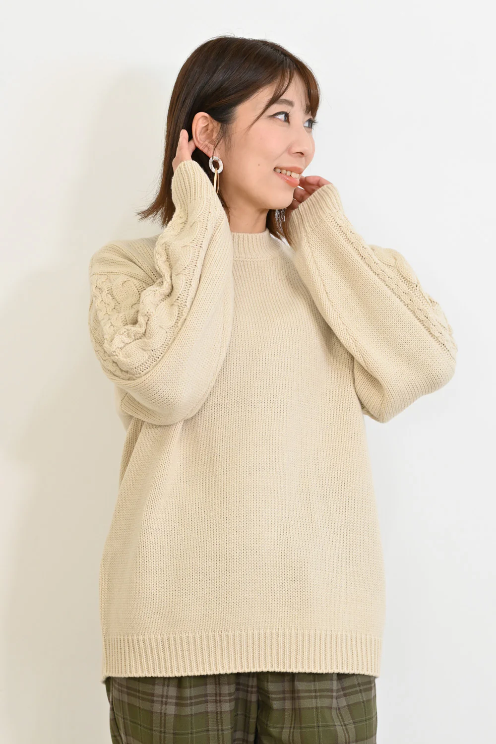 ほっこりカラーの袖ケーブルニット - Image 15