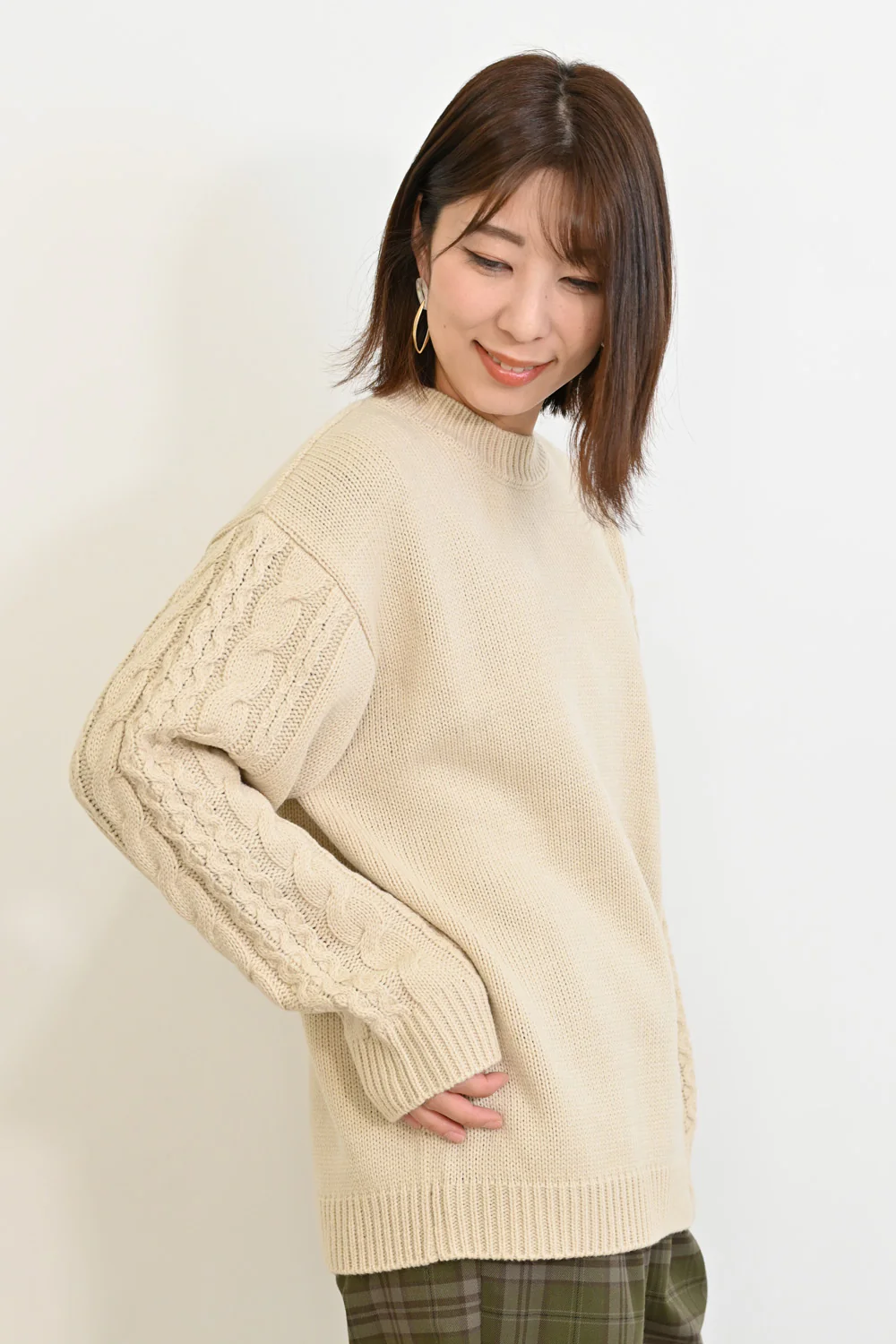 ほっこりカラーの袖ケーブルニット - Image 17