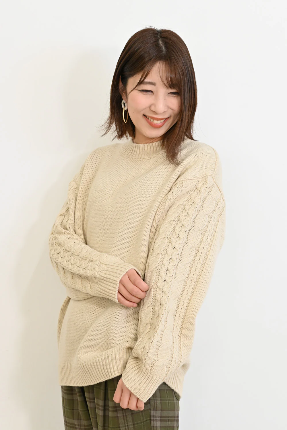 ほっこりカラーの袖ケーブルニット - Image 18