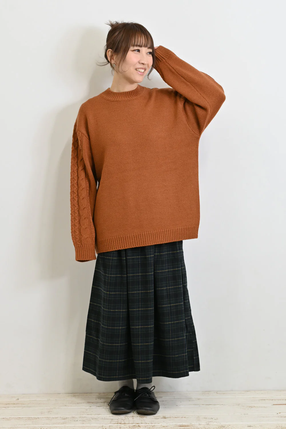 ほっこりカラーの袖ケーブルニット - Image 25