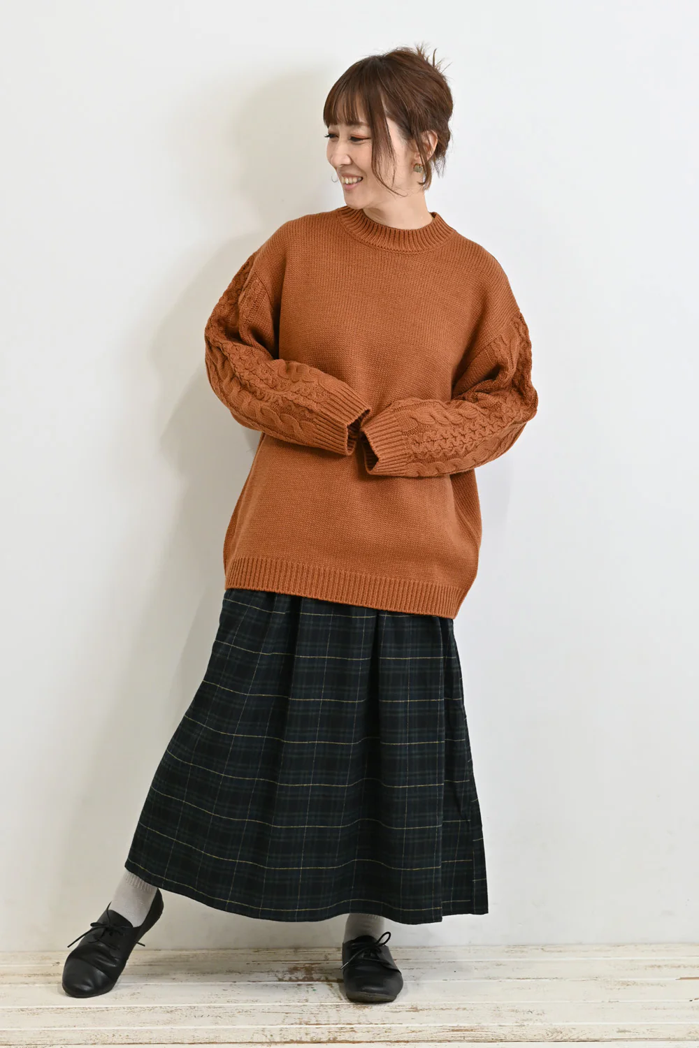 ほっこりカラーの袖ケーブルニット - Image 26