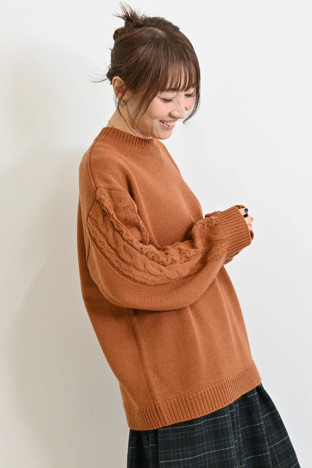 ほっこりカラーの袖ケーブルニット - Image 36