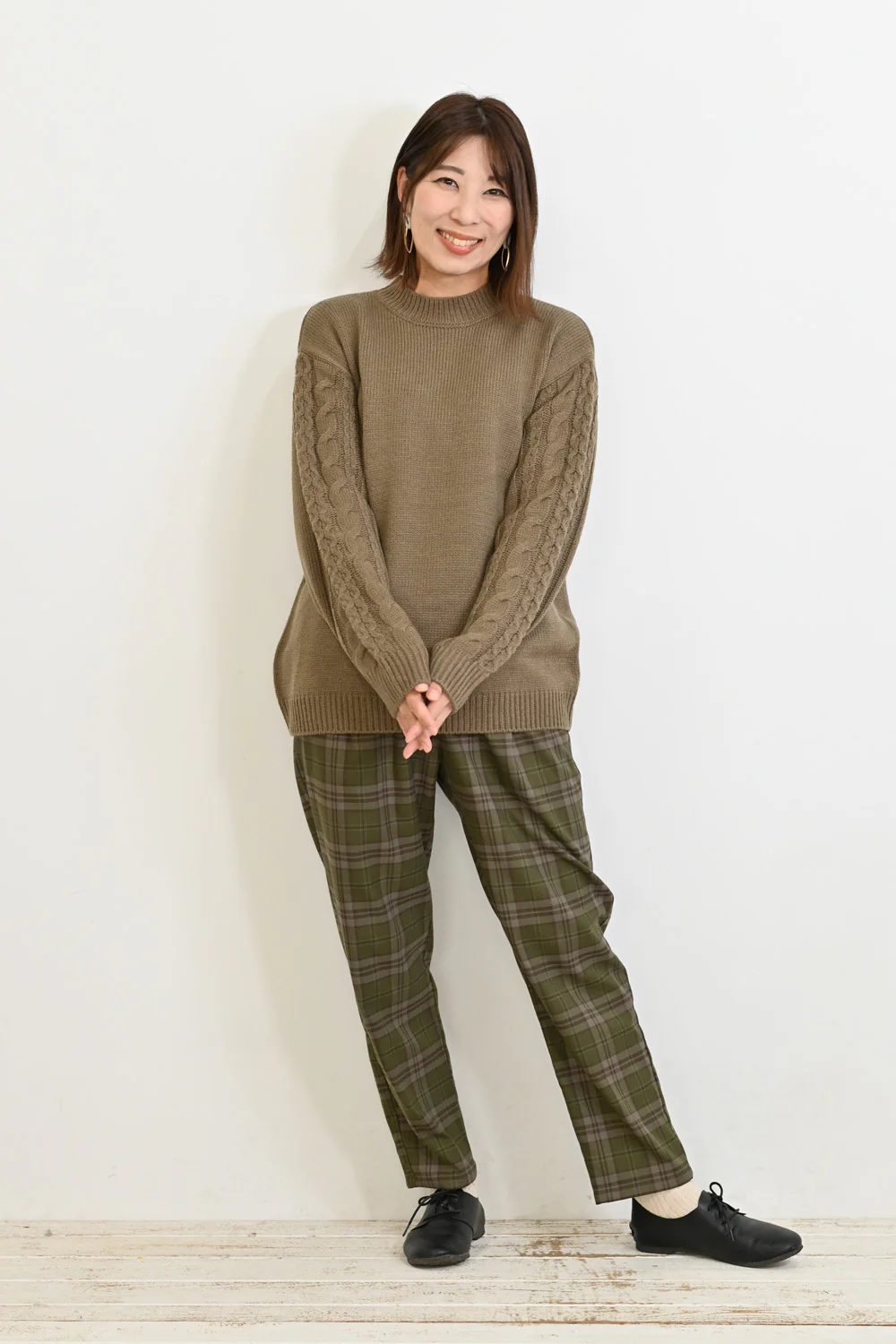 ほっこりカラーの袖ケーブルニット - Image 44