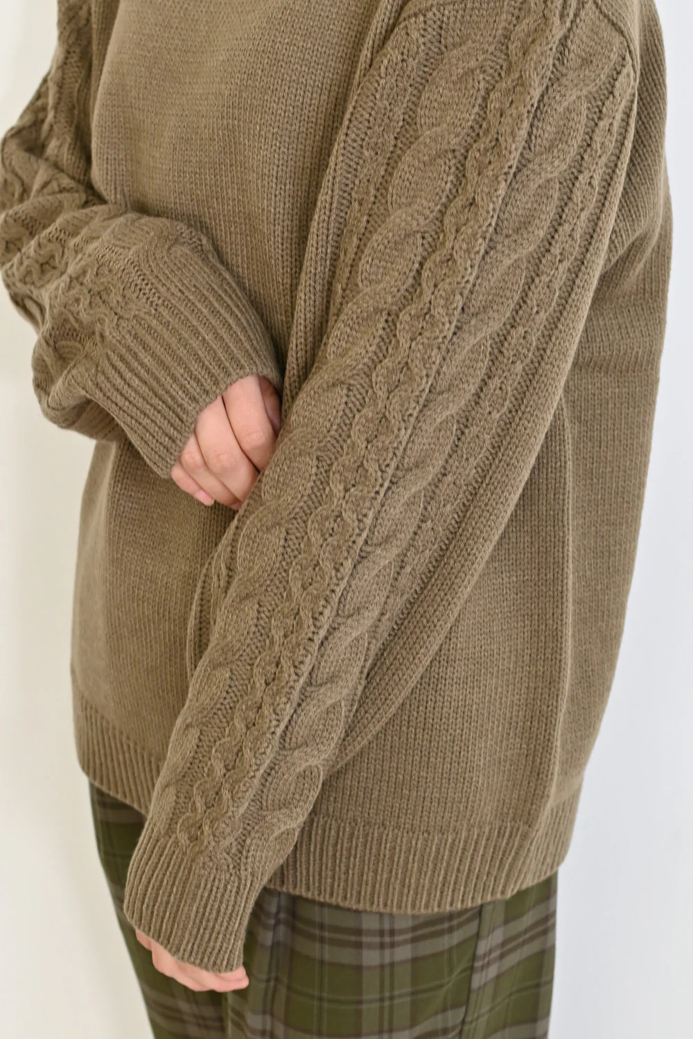 ほっこりカラーの袖ケーブルニット - Image 52