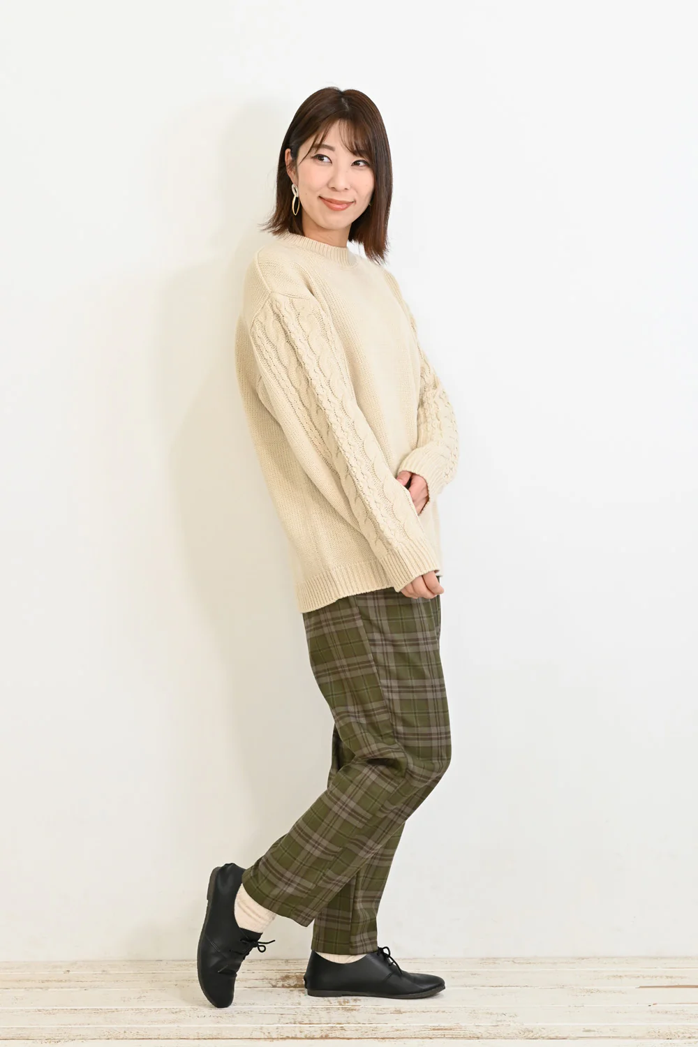 ほっこりカラーの袖ケーブルニット - Image 8