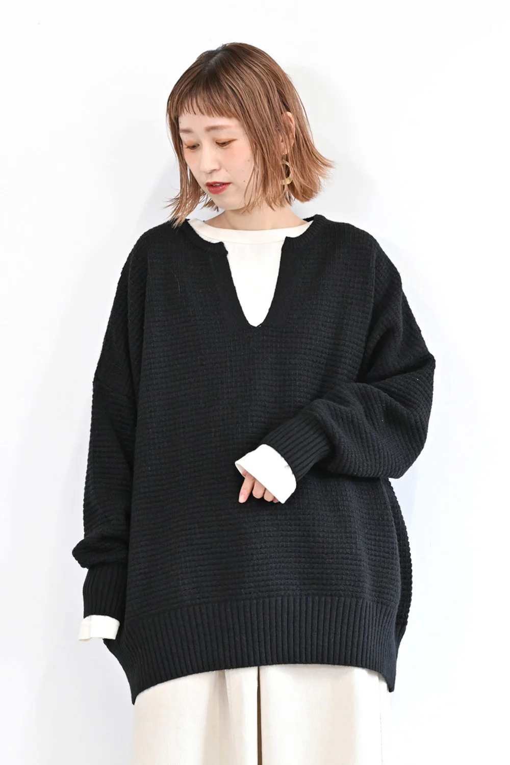 かのこ編みゆったりキーネックプルオーバー - Image 4