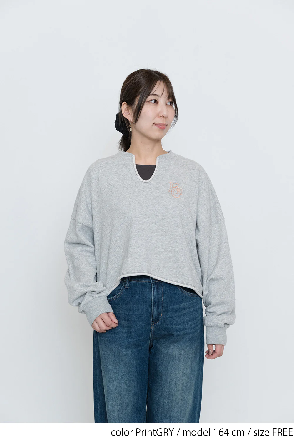 Vネックエンブレム刺繍プルオーバー - Image 7