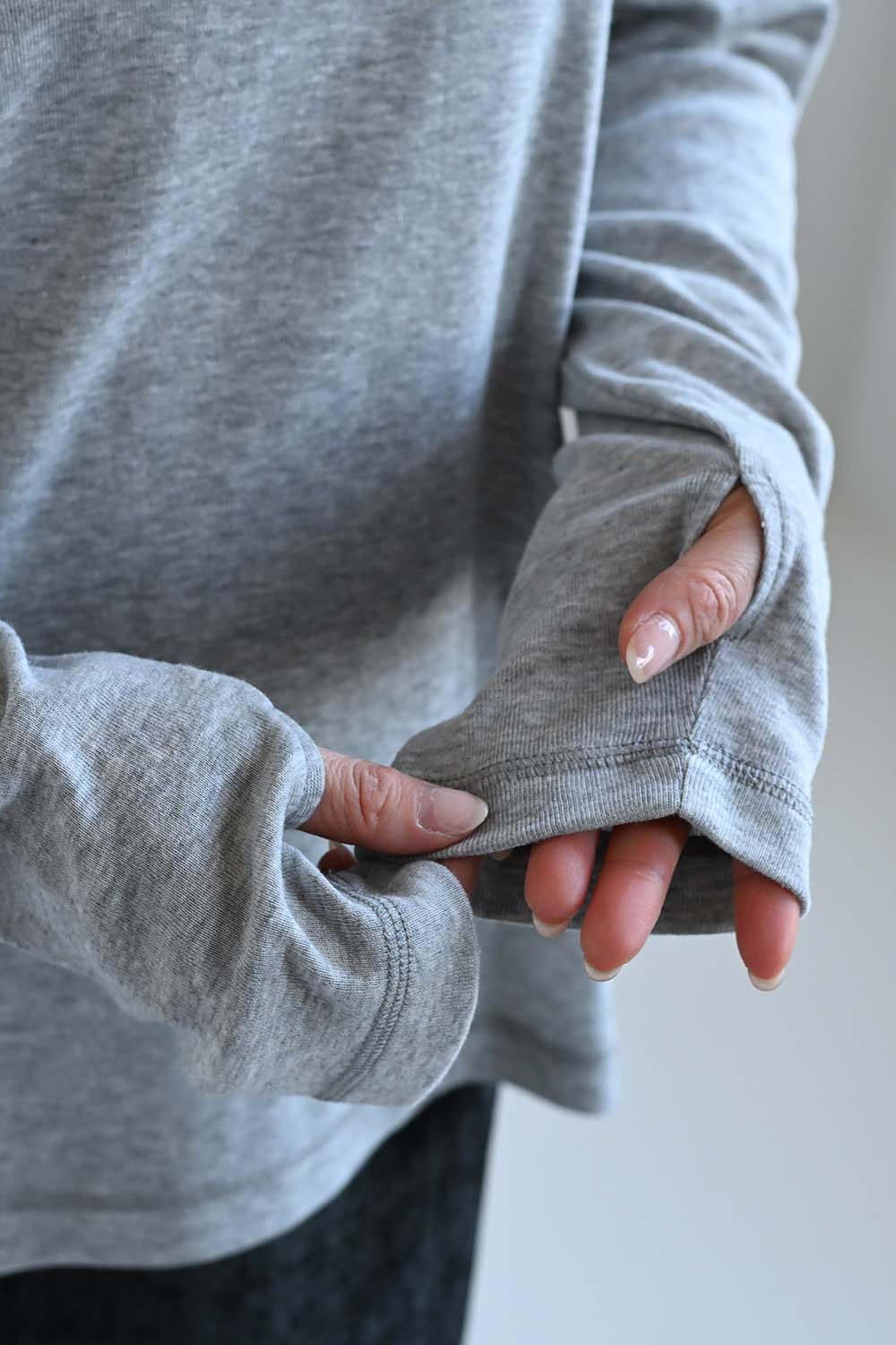 やわらかストレッチ長袖指穴Tee - Image 19