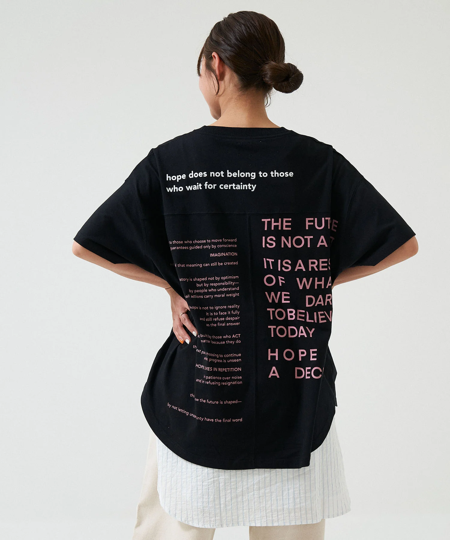 アシメバックロゴ半袖チュニック - Image 17