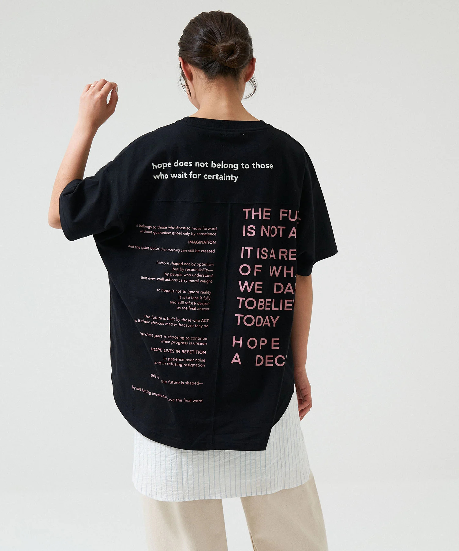 アシメバックロゴ半袖チュニック - Image 18