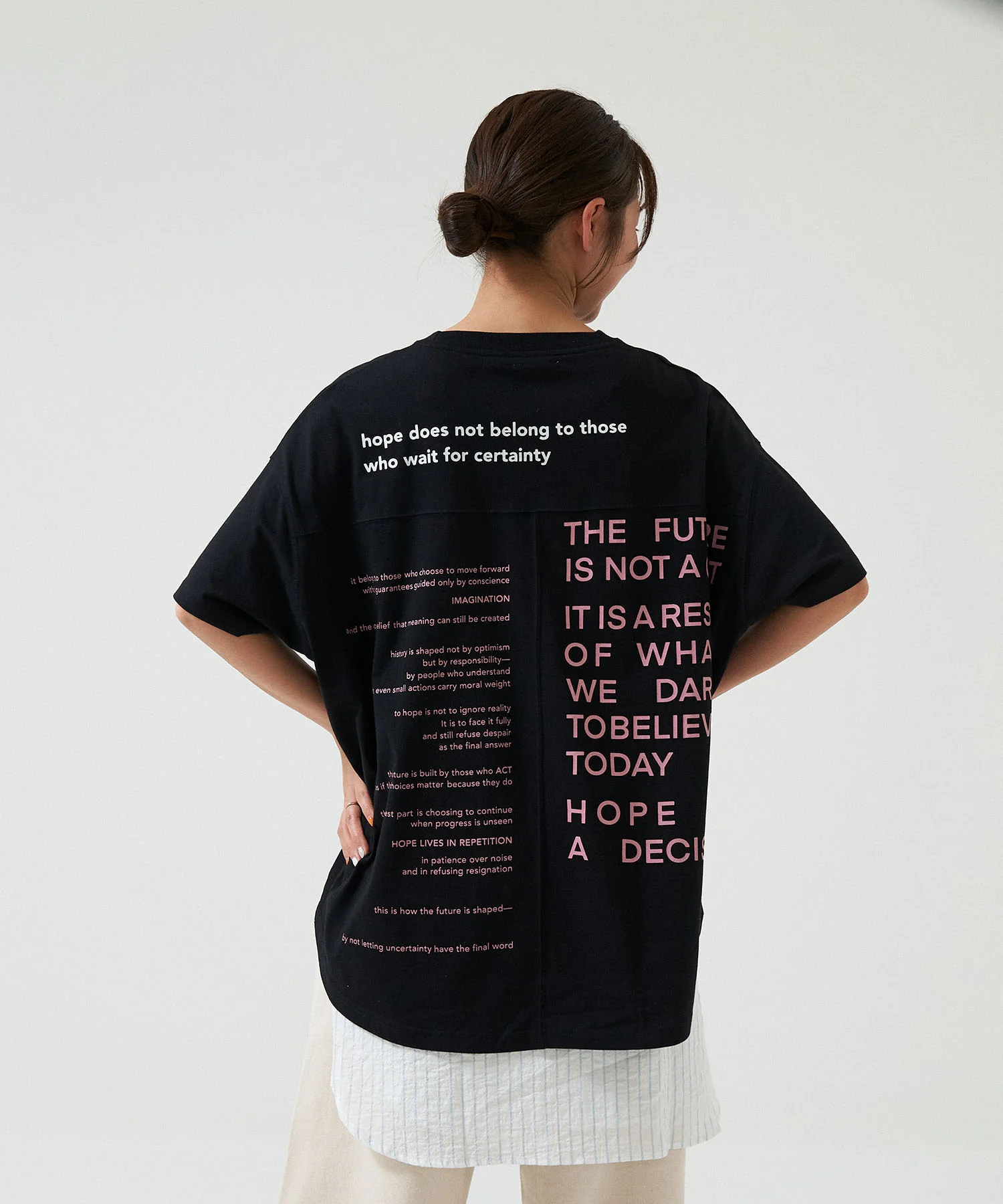 アシメバックロゴ半袖チュニック - Image 19