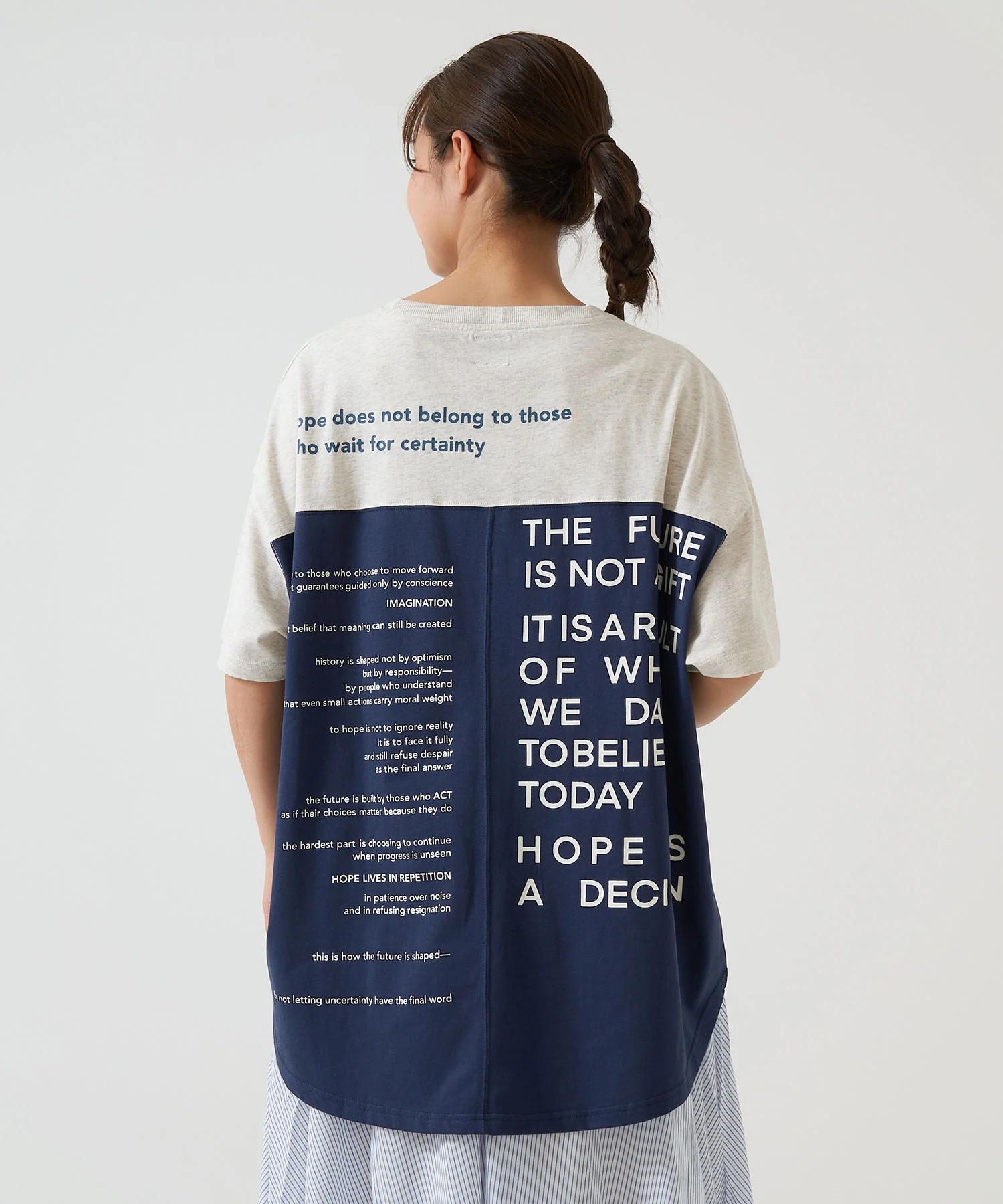 アシメバックロゴ半袖チュニック - Image 25