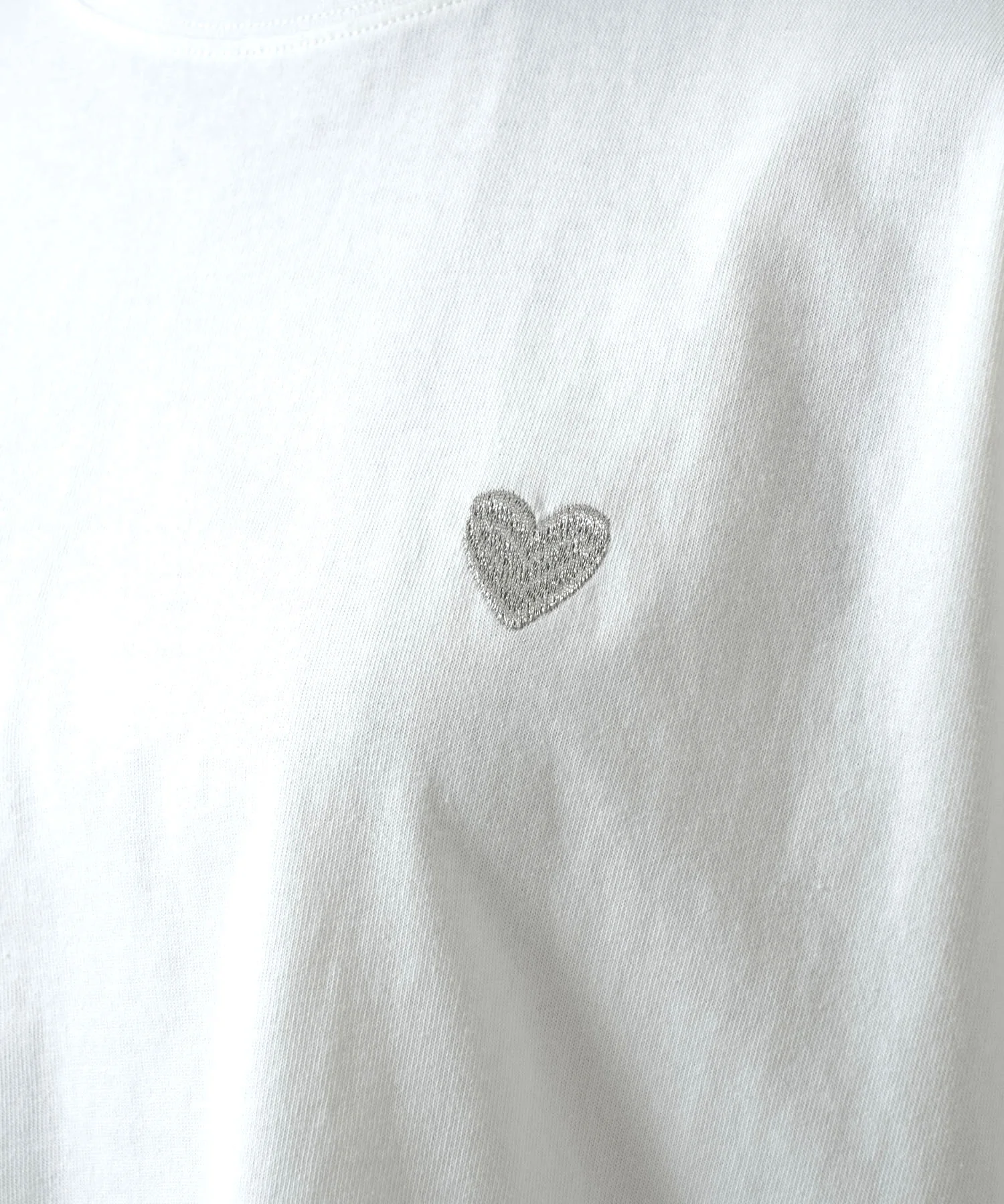 ハート刺繍Tシャツ - Image 25