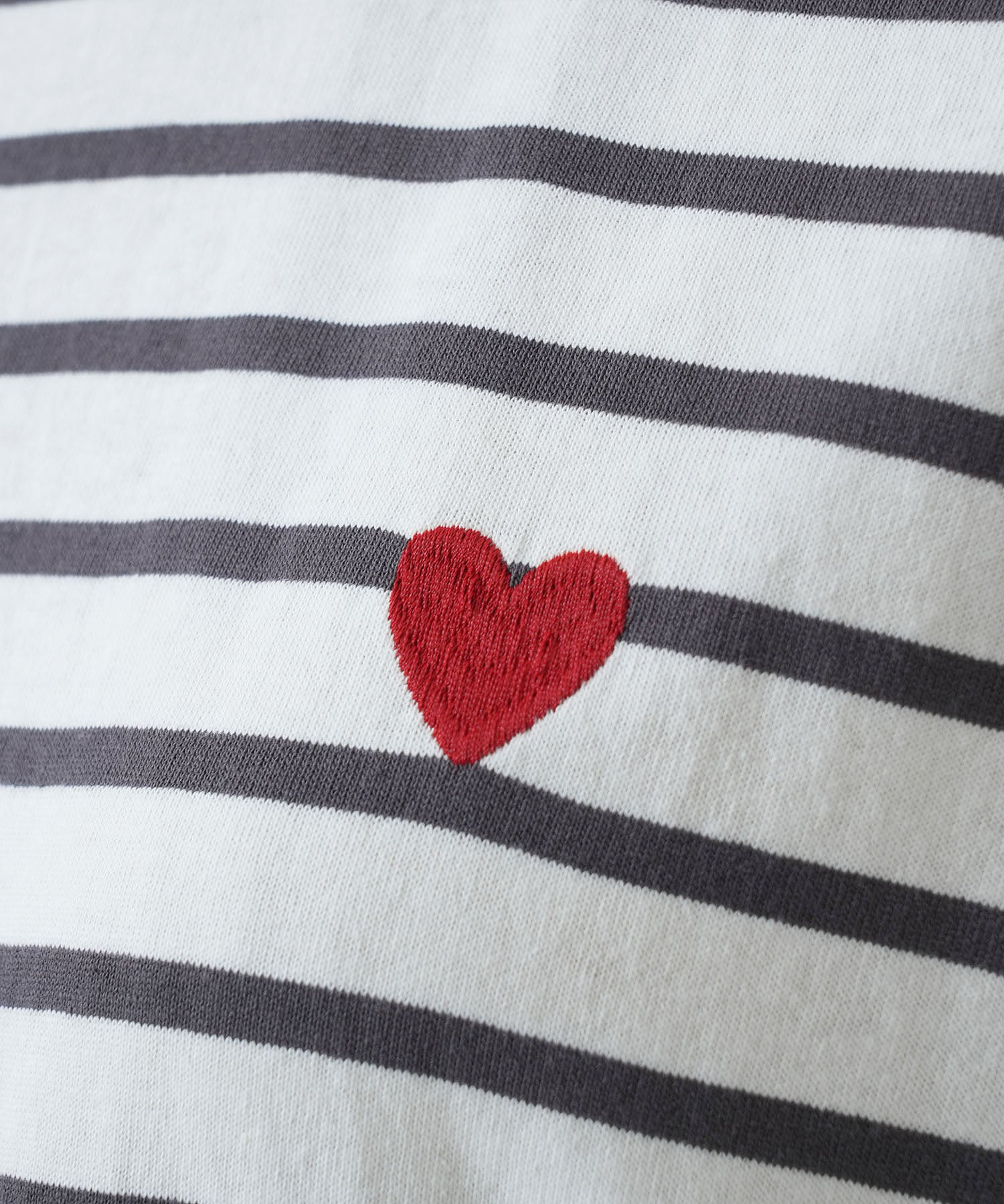 ハート刺繍Tシャツ - Image 35