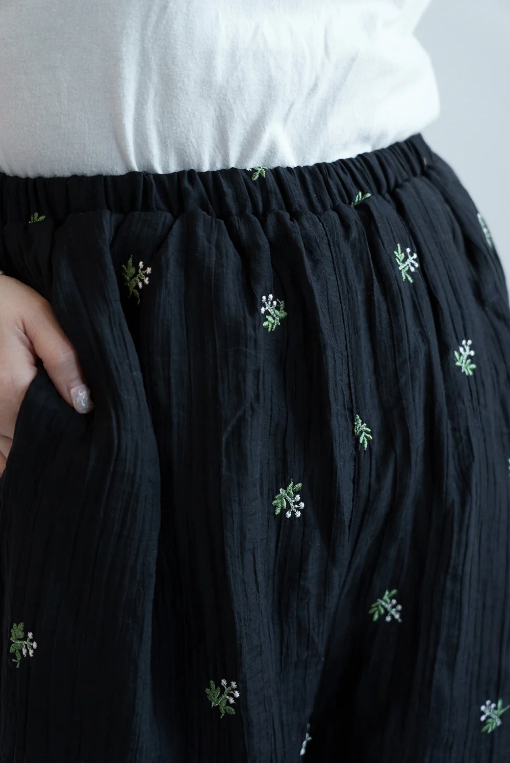 シアー小花刺繍ルーズパンツ - Image 15