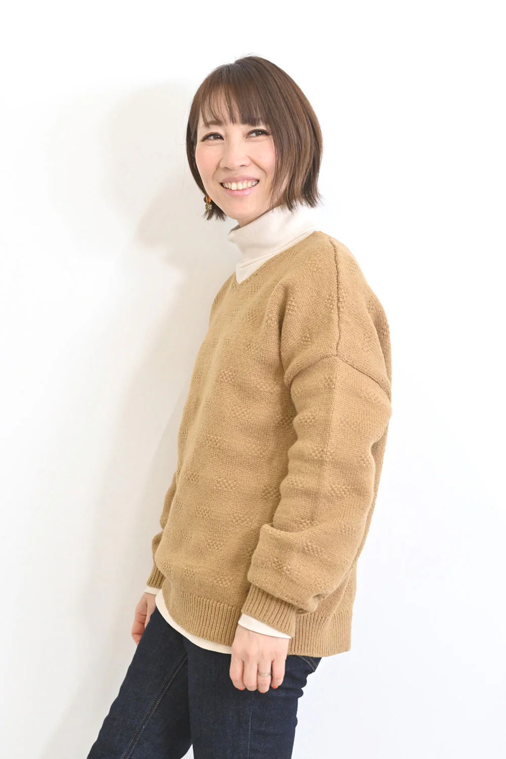 しかくい柄のVネックドルマンプルオーバー - Image 6
