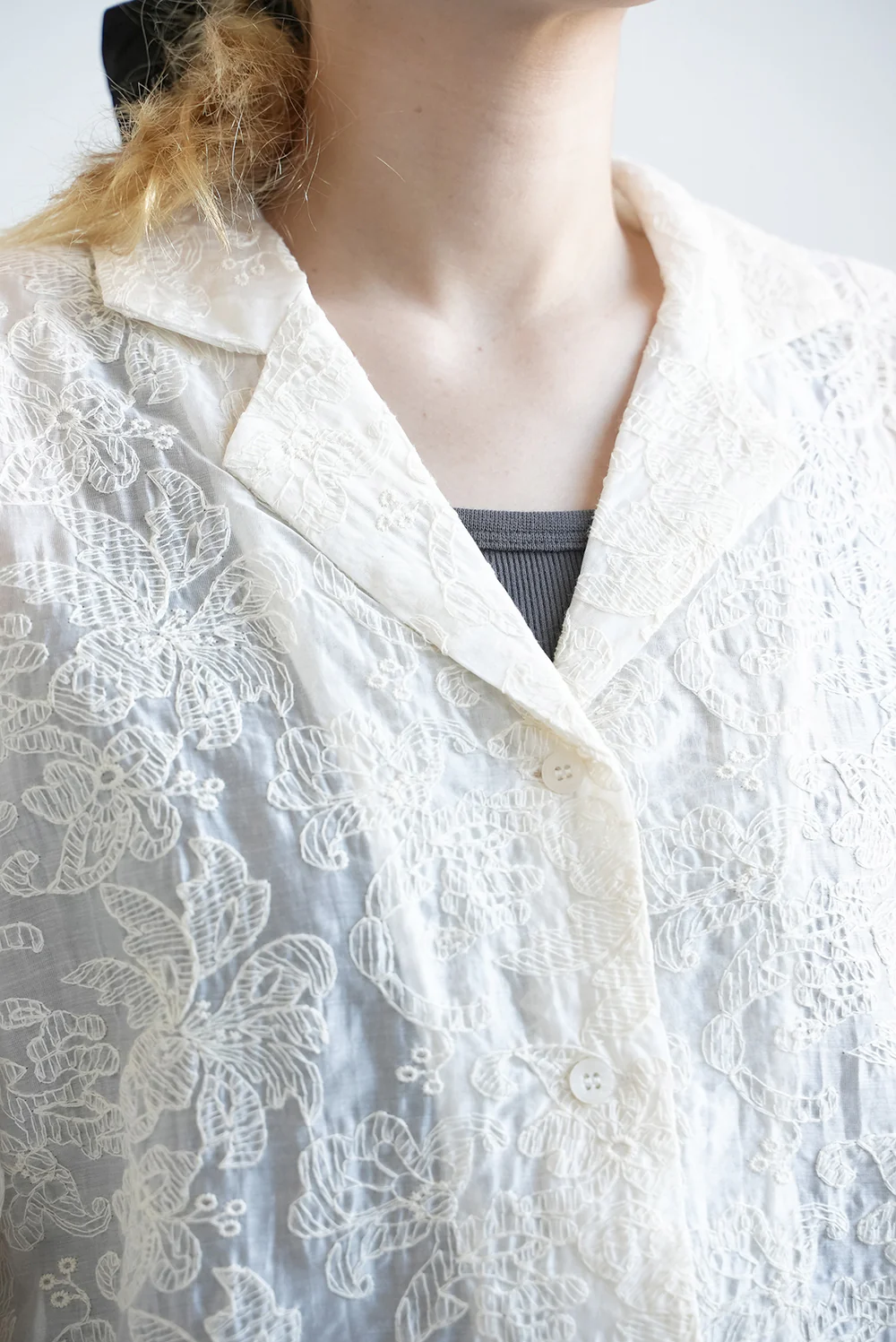 刺繍シアーオープンカラー長袖シャツ - Image 16