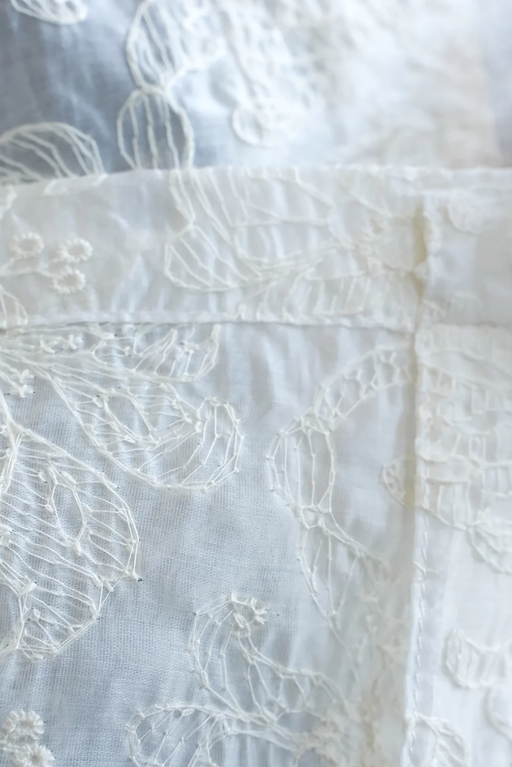 刺繍シアーオープンカラー長袖シャツ - Image 21