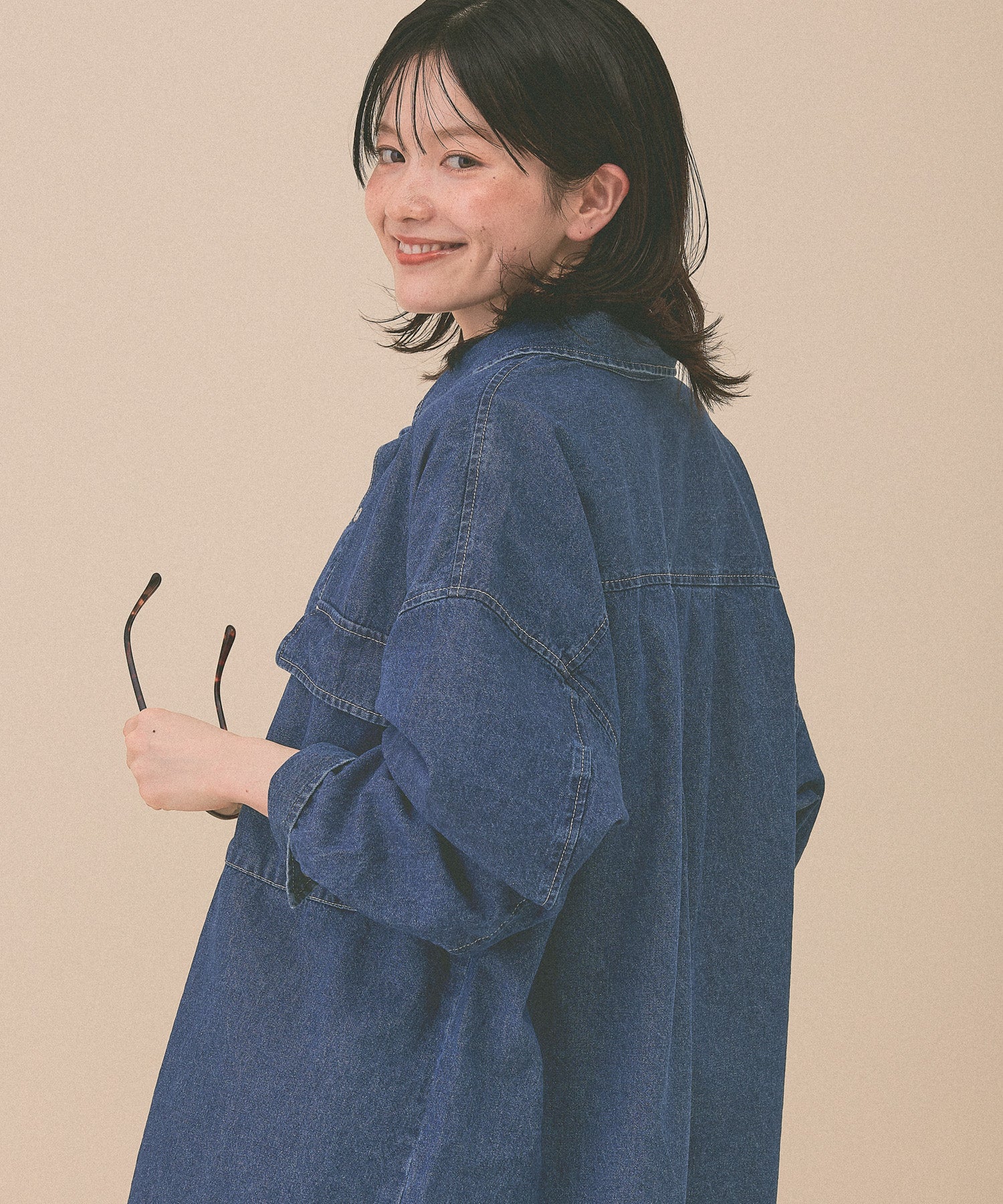 Wポケ付きデニムシャツチュニック - Image 9