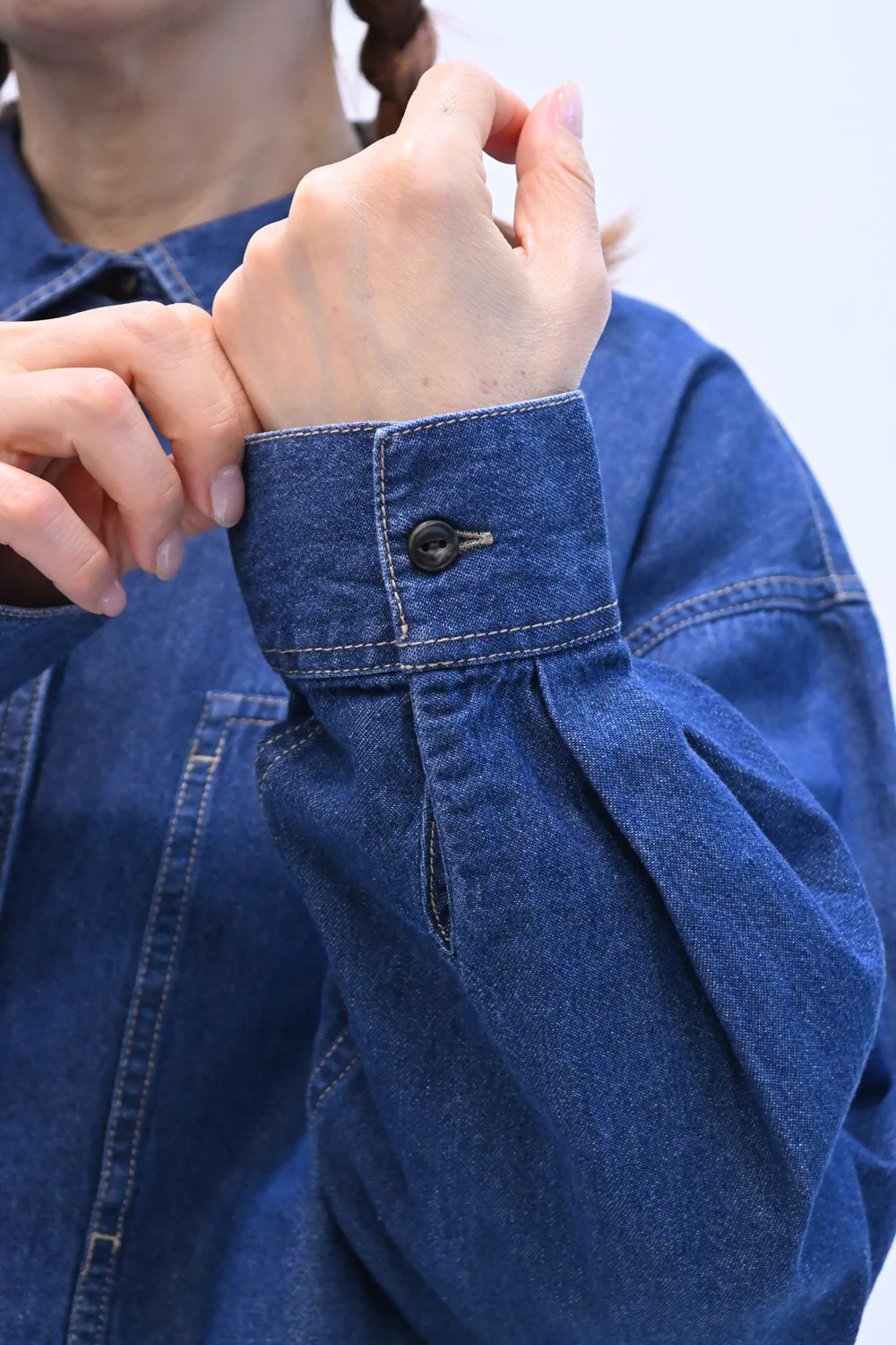 DENIM裾プリント入りシャツ - Image 25