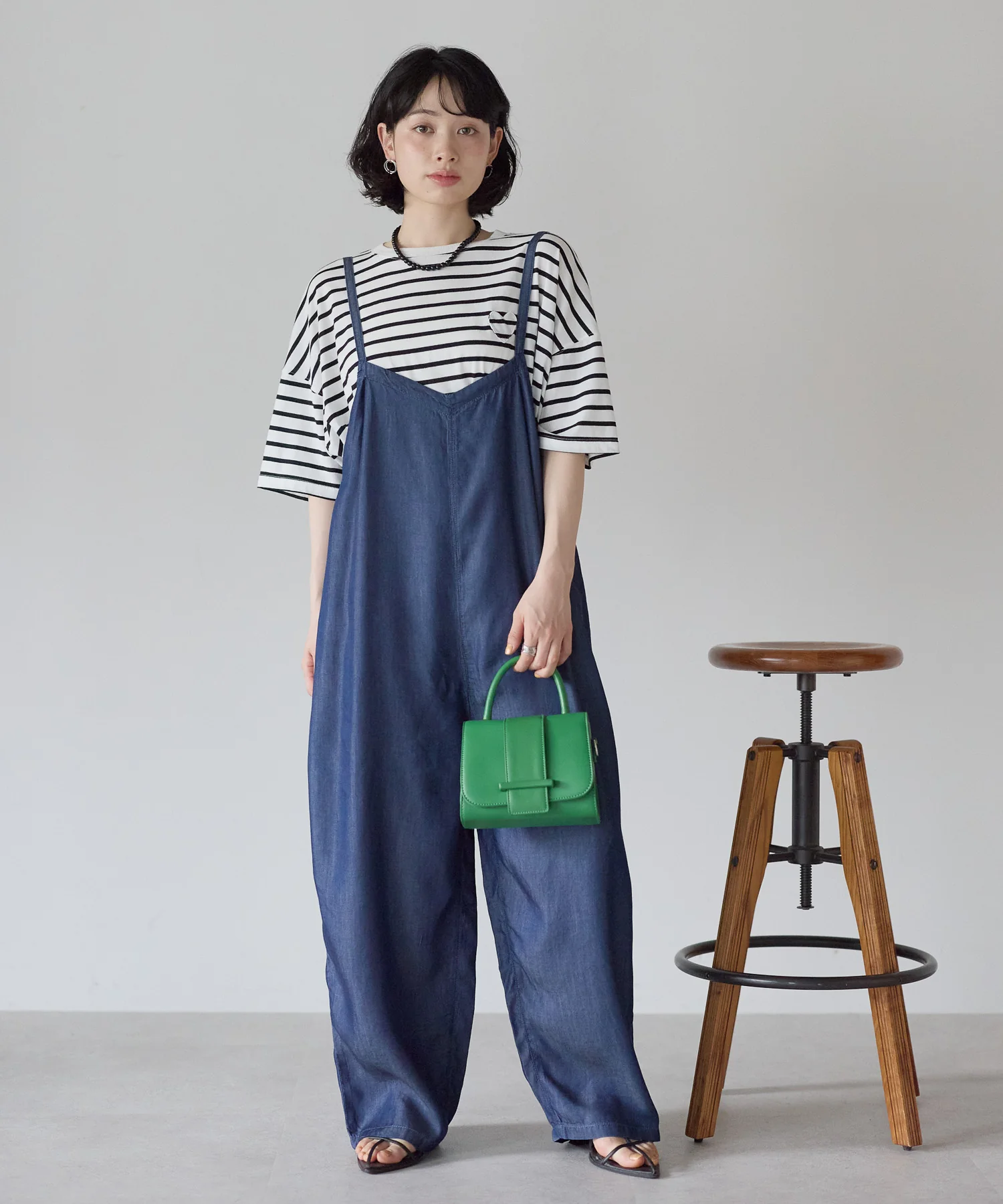 サロペットパンツ