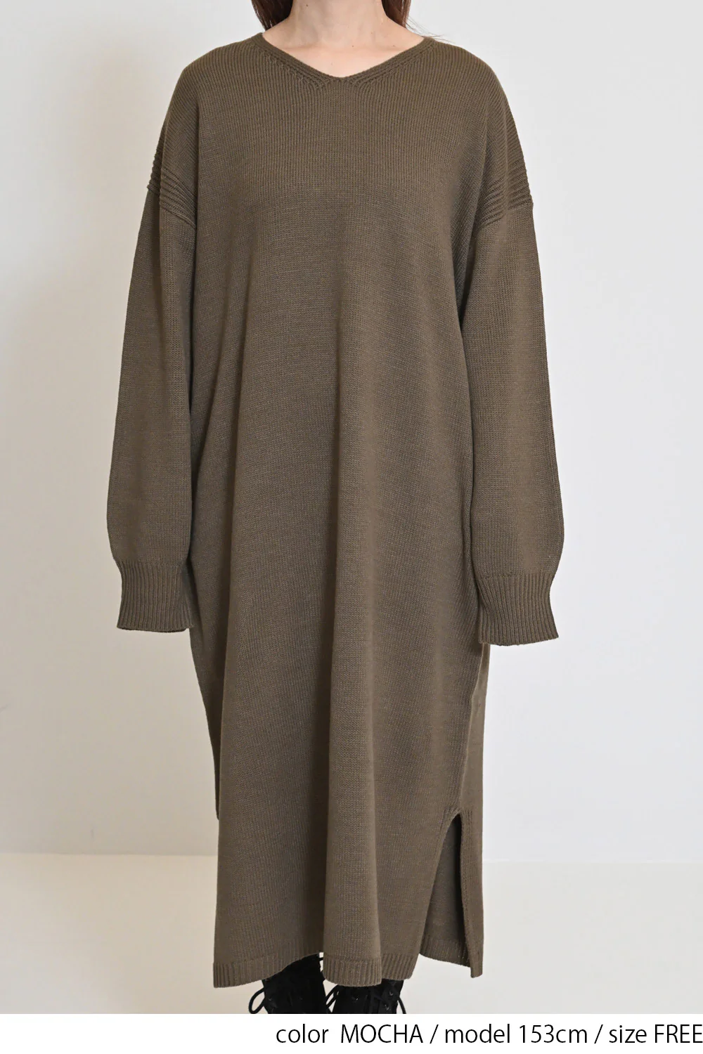 Vネックニットワンピース - Image 11