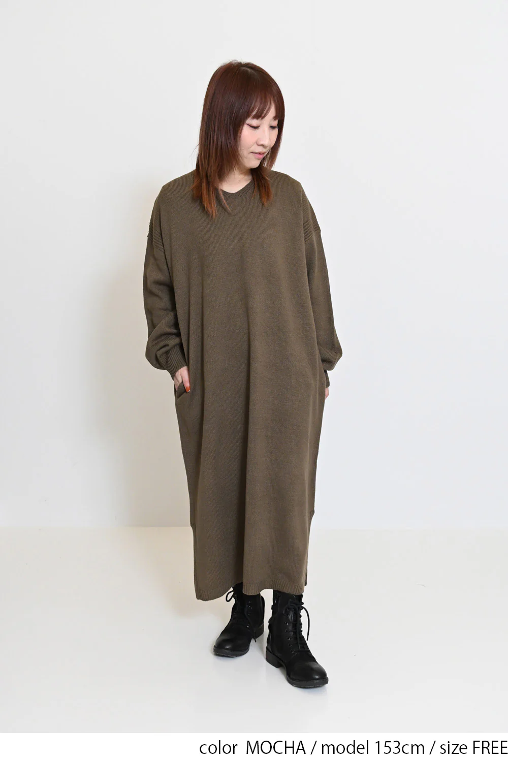 Vネックニットワンピース - Image 4