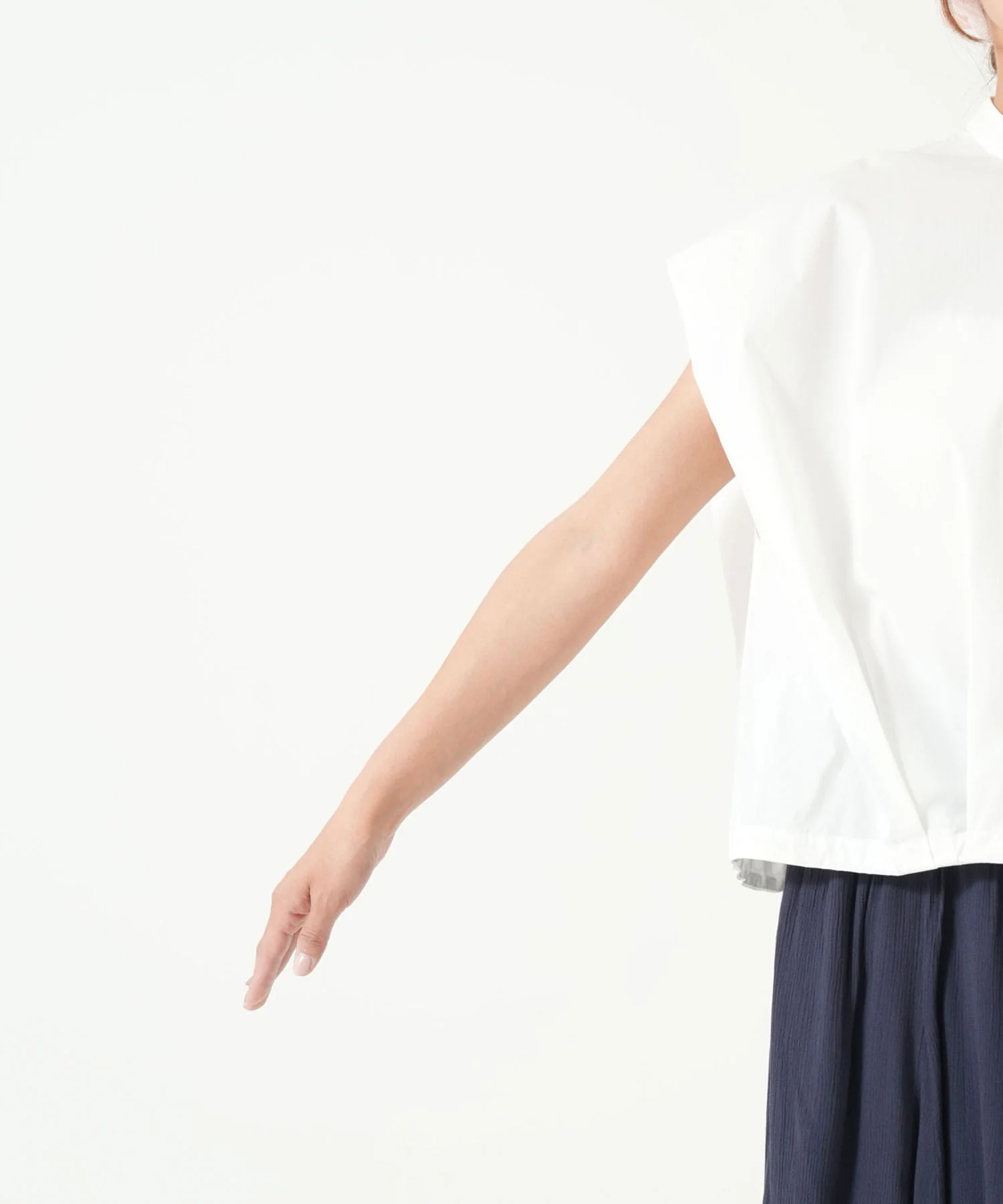 バンドカラー裾ドロスト立体ブラウス - Image 17